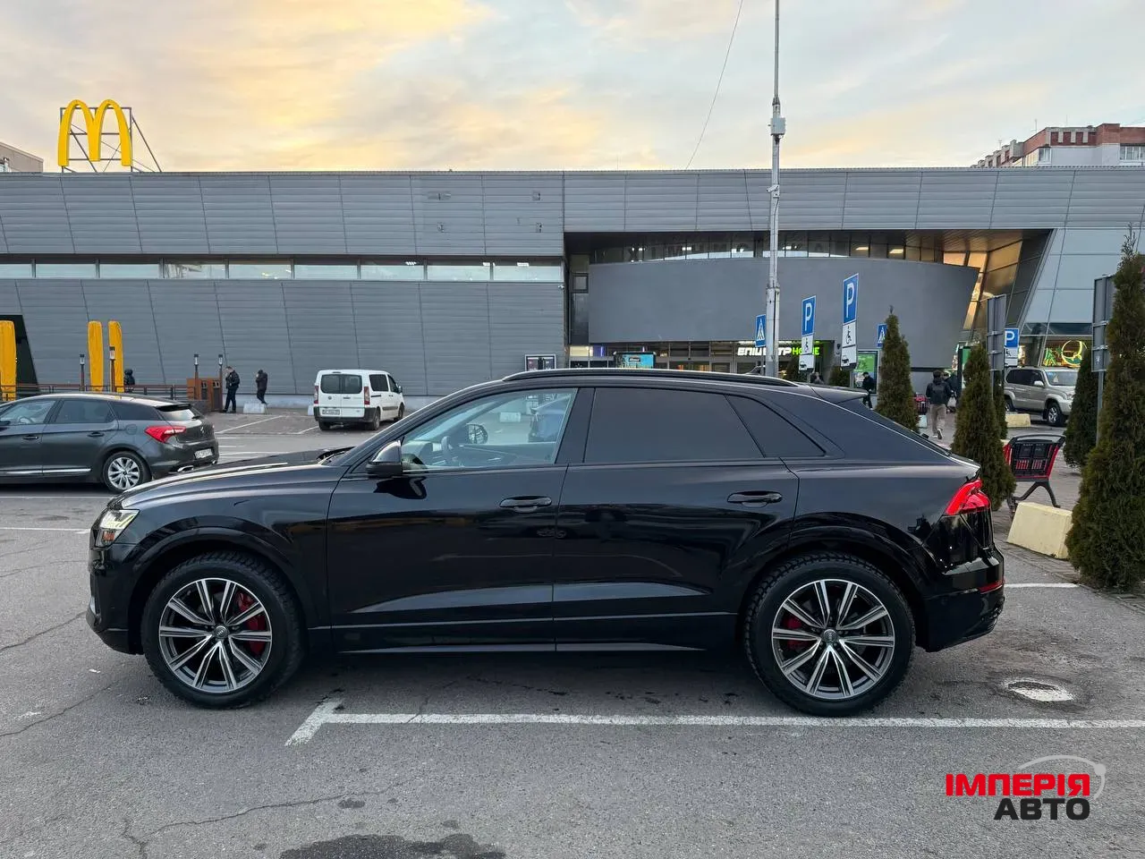 Audi Q8 - фото 7