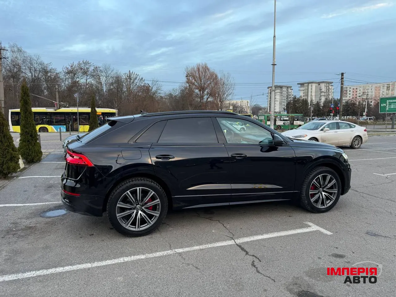 Audi Q8 - фото 5