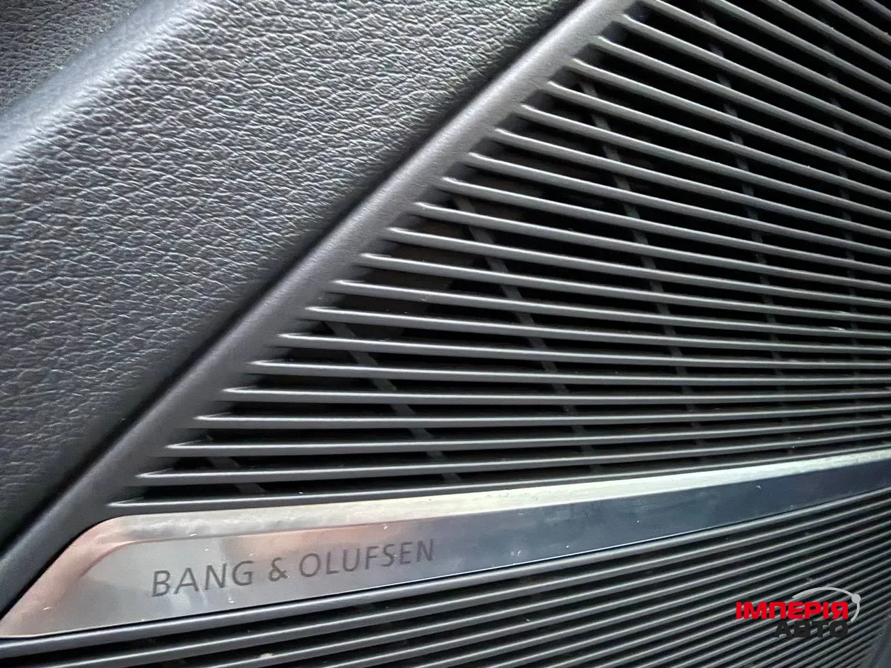 Audi Q8 - фото 25