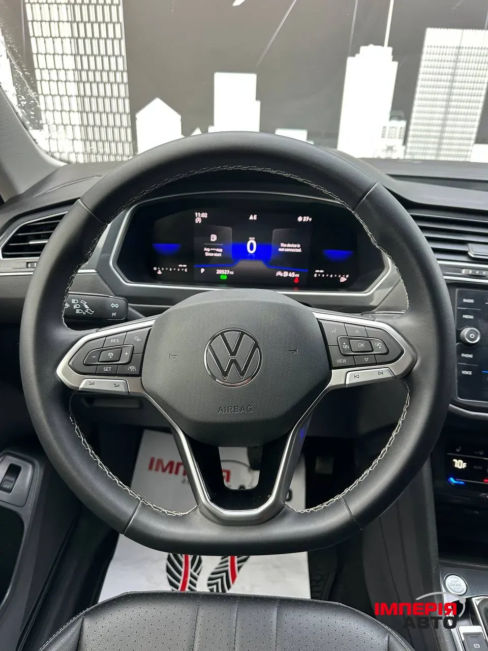Volkswagen Tiguan - фото 8