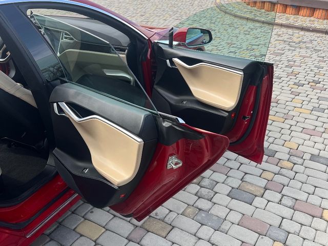 Tesla Model S - фото 2