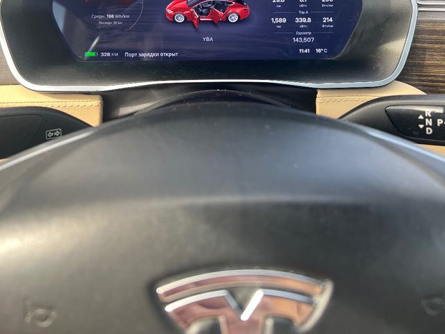 Tesla Model S - фото 1