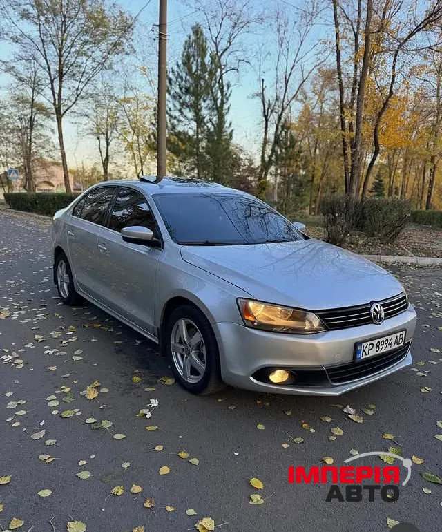 Volkswagen Jetta - фото 1