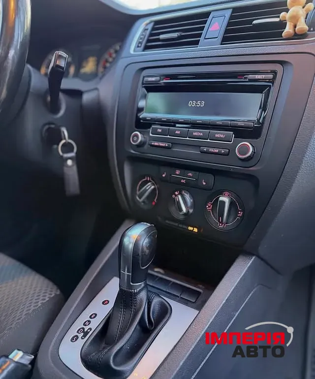 Volkswagen Jetta - фото 13