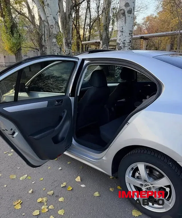 Volkswagen Jetta - фото 6