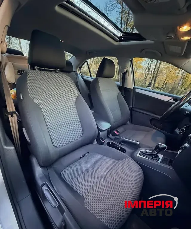 Volkswagen Jetta - фото 12
