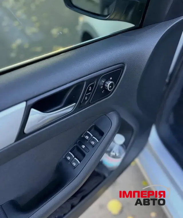 Volkswagen Jetta - фото 8