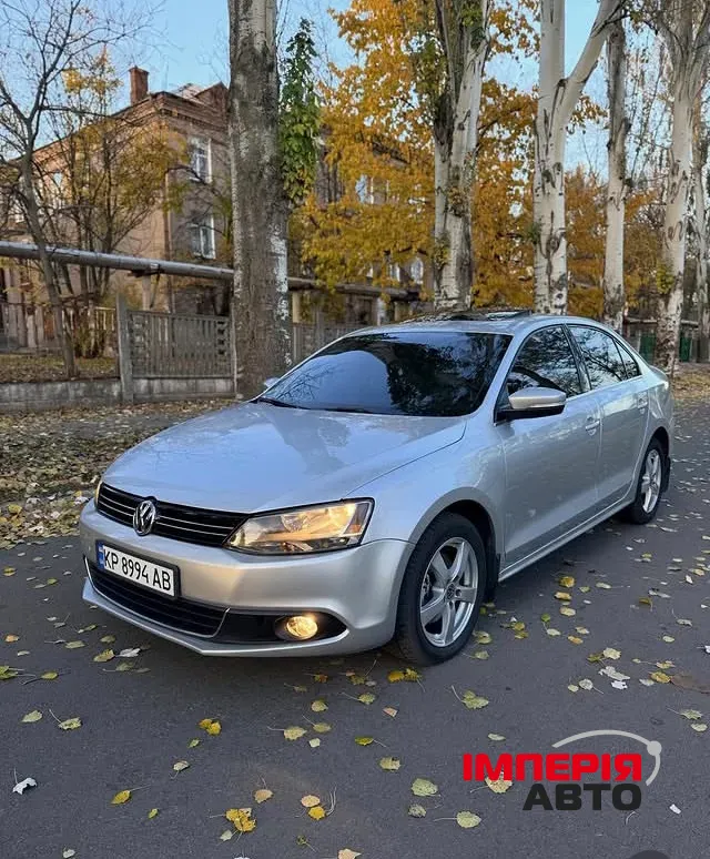 Volkswagen Jetta - фото 2