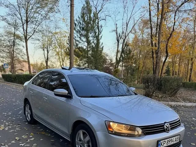 Volkswagen Jetta - фото 1