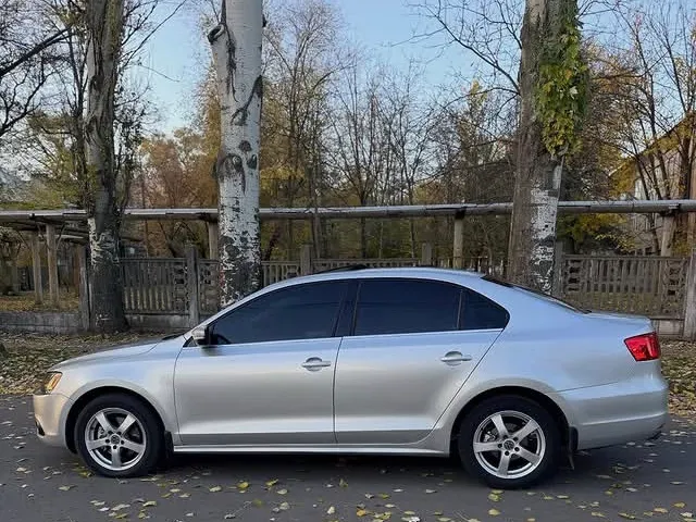 Volkswagen Jetta - фото 4