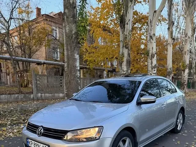 Volkswagen Jetta - фото 2