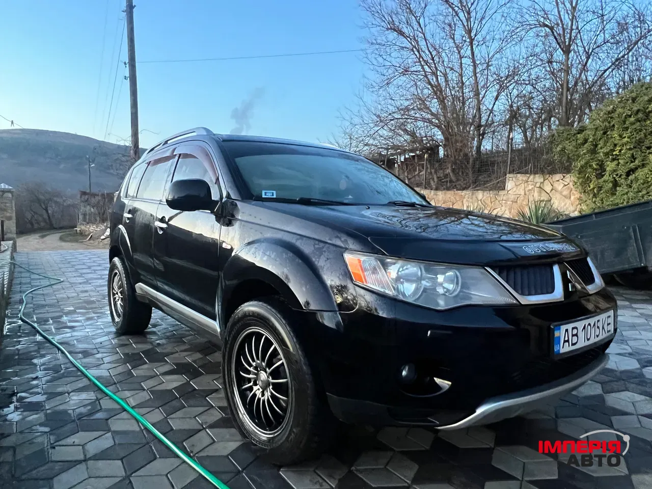 Mitsubishi Outlander - фото 1