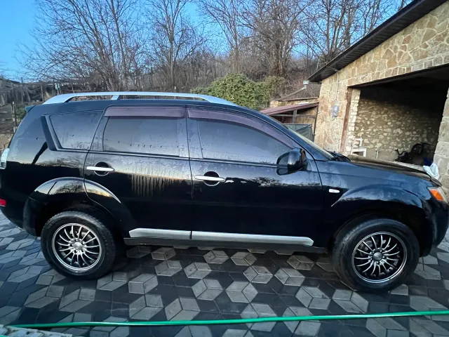 Mitsubishi Outlander - фото 2