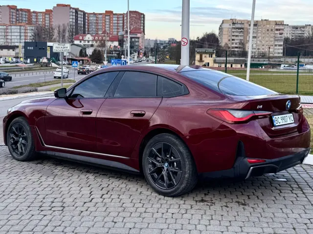 BMW i4 - фото 2