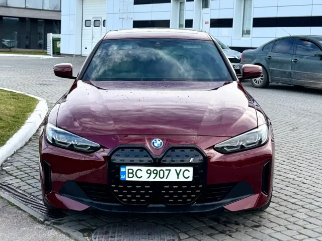 BMW i4 - фото 1
