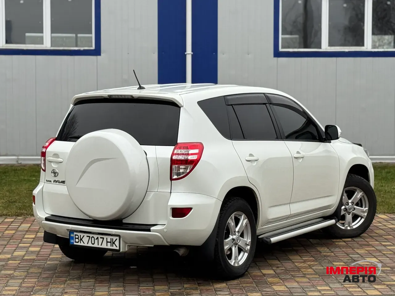 Toyota RAV4 - фото 4