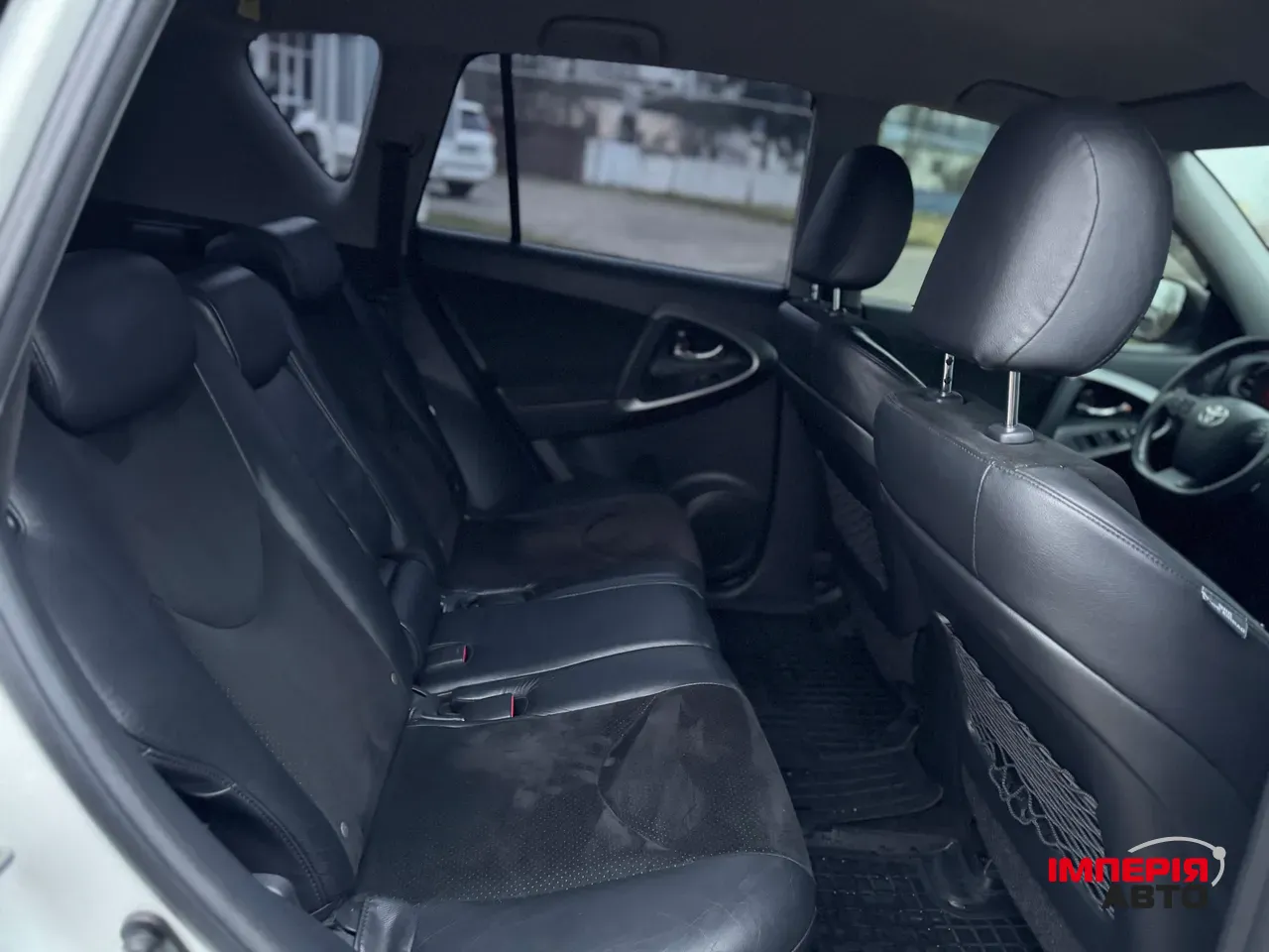 Toyota RAV4 - фото 12