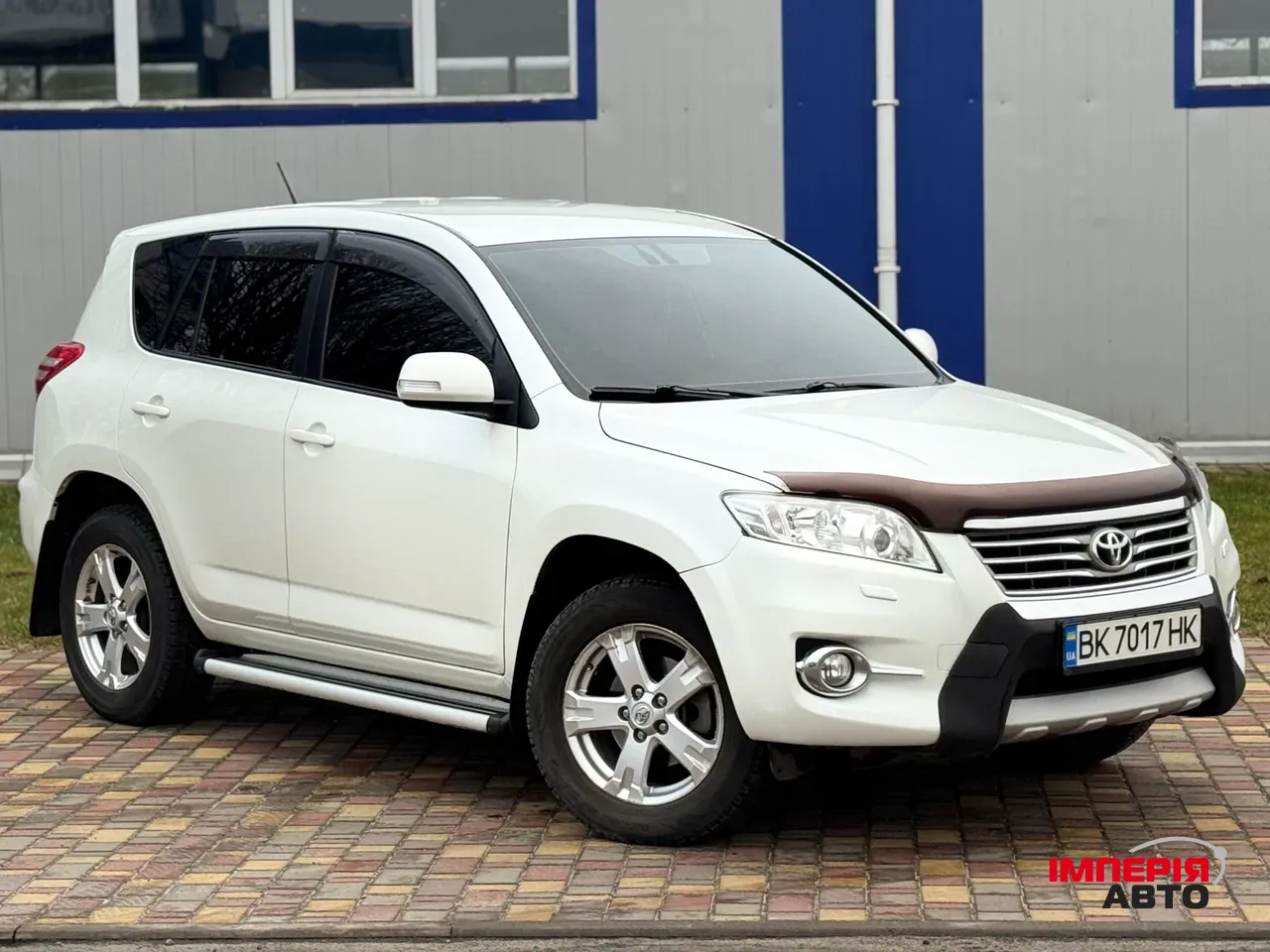 Toyota RAV4 - фото 1