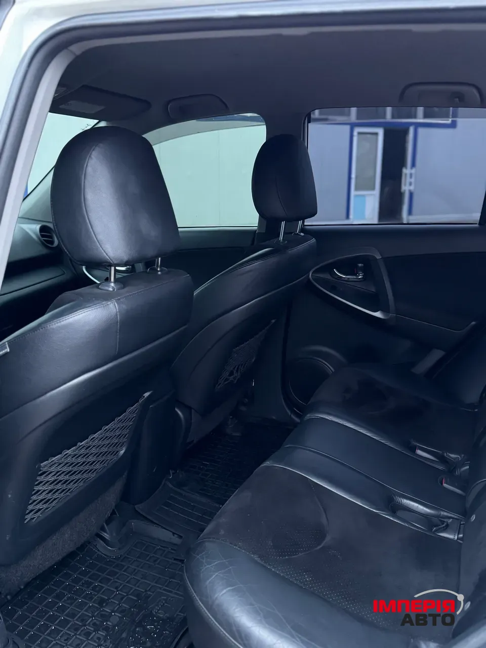 Toyota RAV4 - фото 10