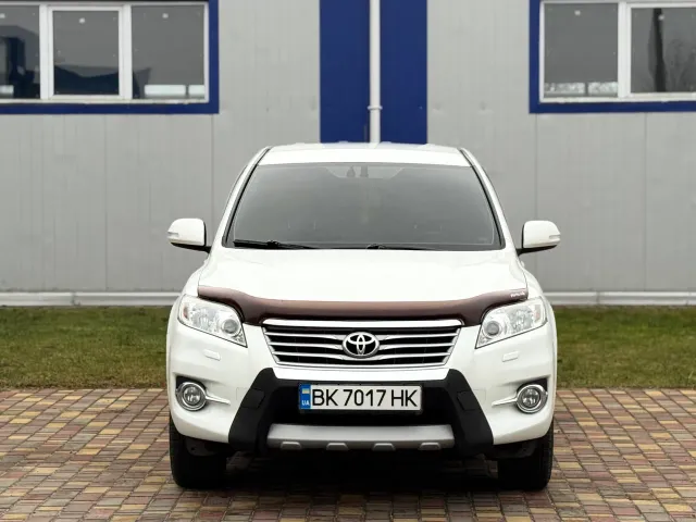Toyota RAV4 - фото 2