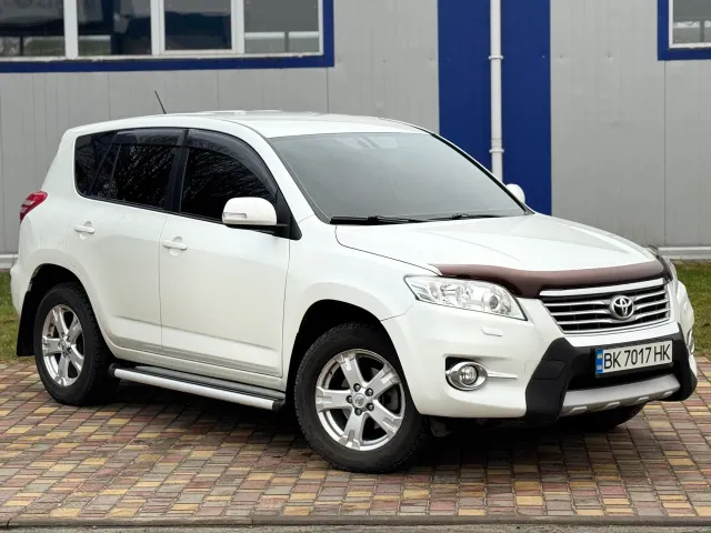 Toyota RAV4 - фото 1