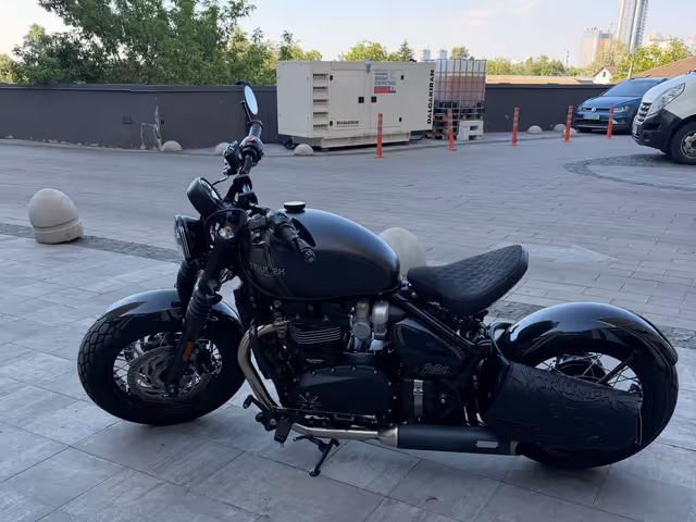 Triumph Bonneville Bobber - зображення 1