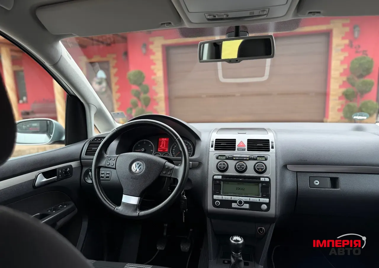 Volkswagen Touran - фото 8
