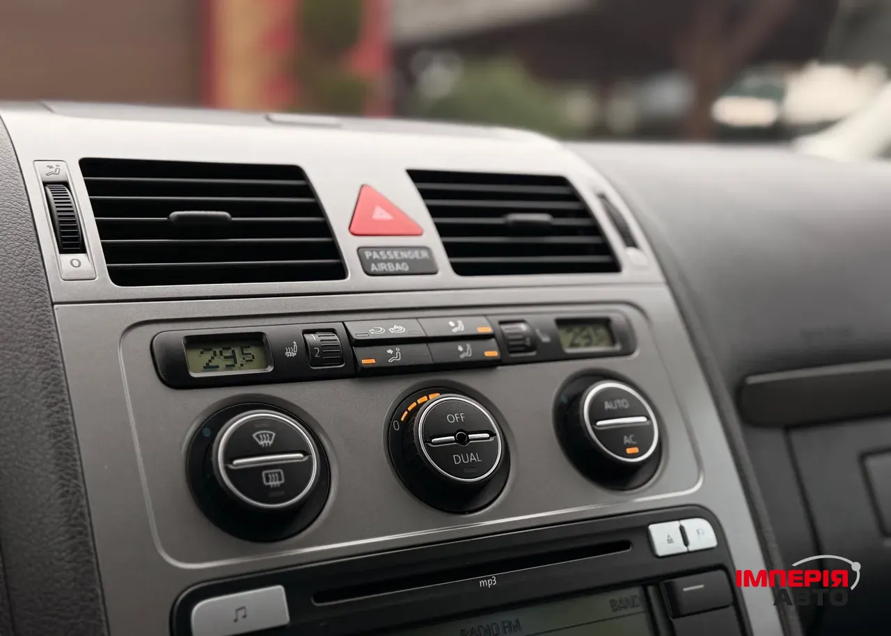 Volkswagen Touran - фото 4