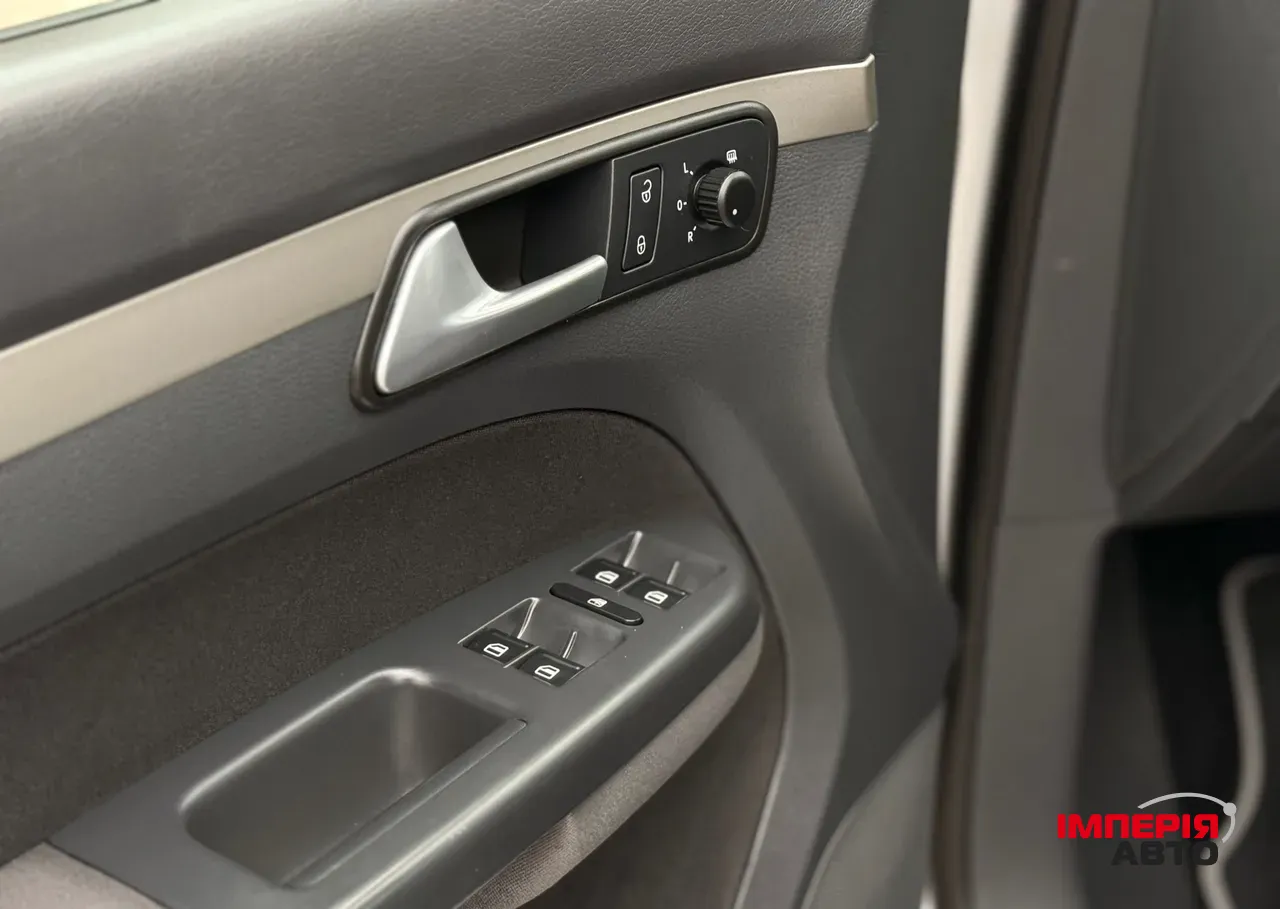 Volkswagen Touran - фото 7