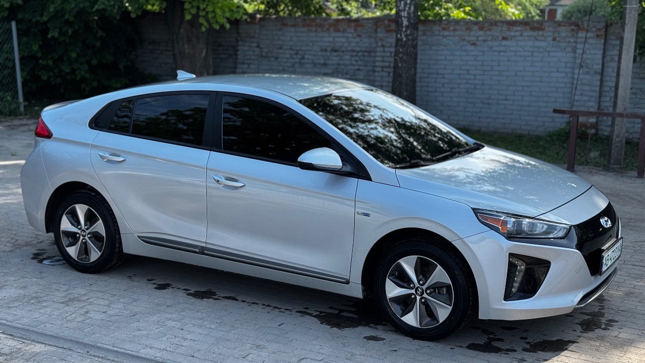 Hyundai IONIQ - фото 1