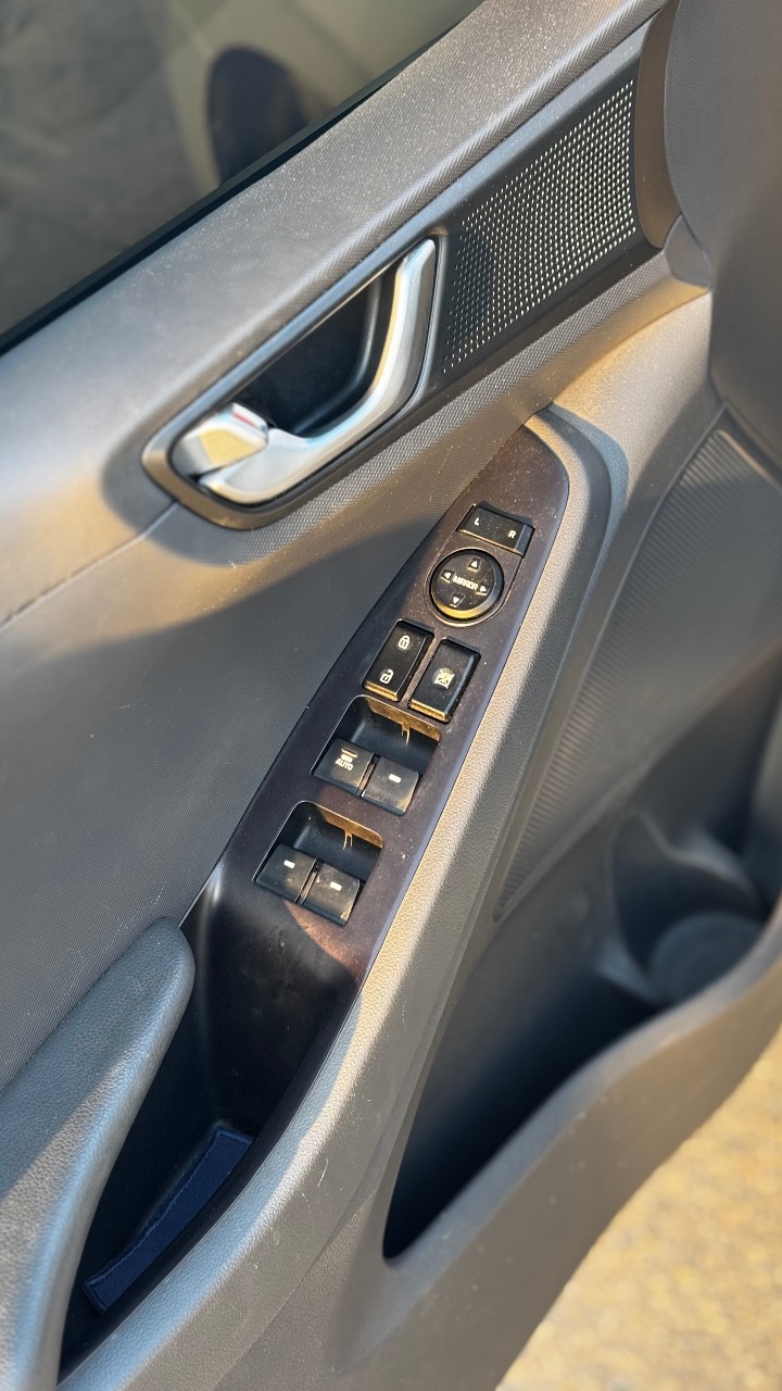 Hyundai IONIQ - фото 9