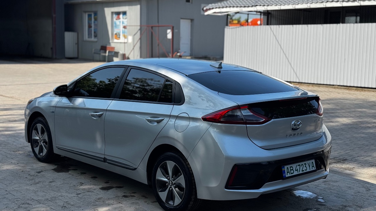 Hyundai IONIQ - фото 11