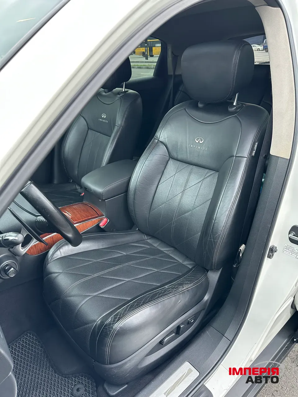 Infiniti FX - фото 10