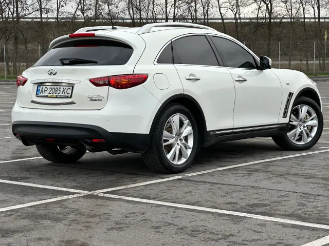 Infiniti FX - фото 3