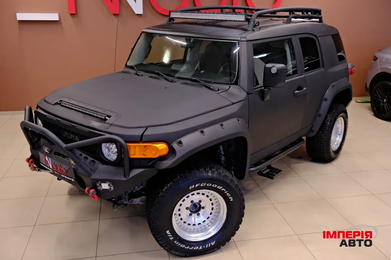 Toyota FJ Cruiser - фото 2