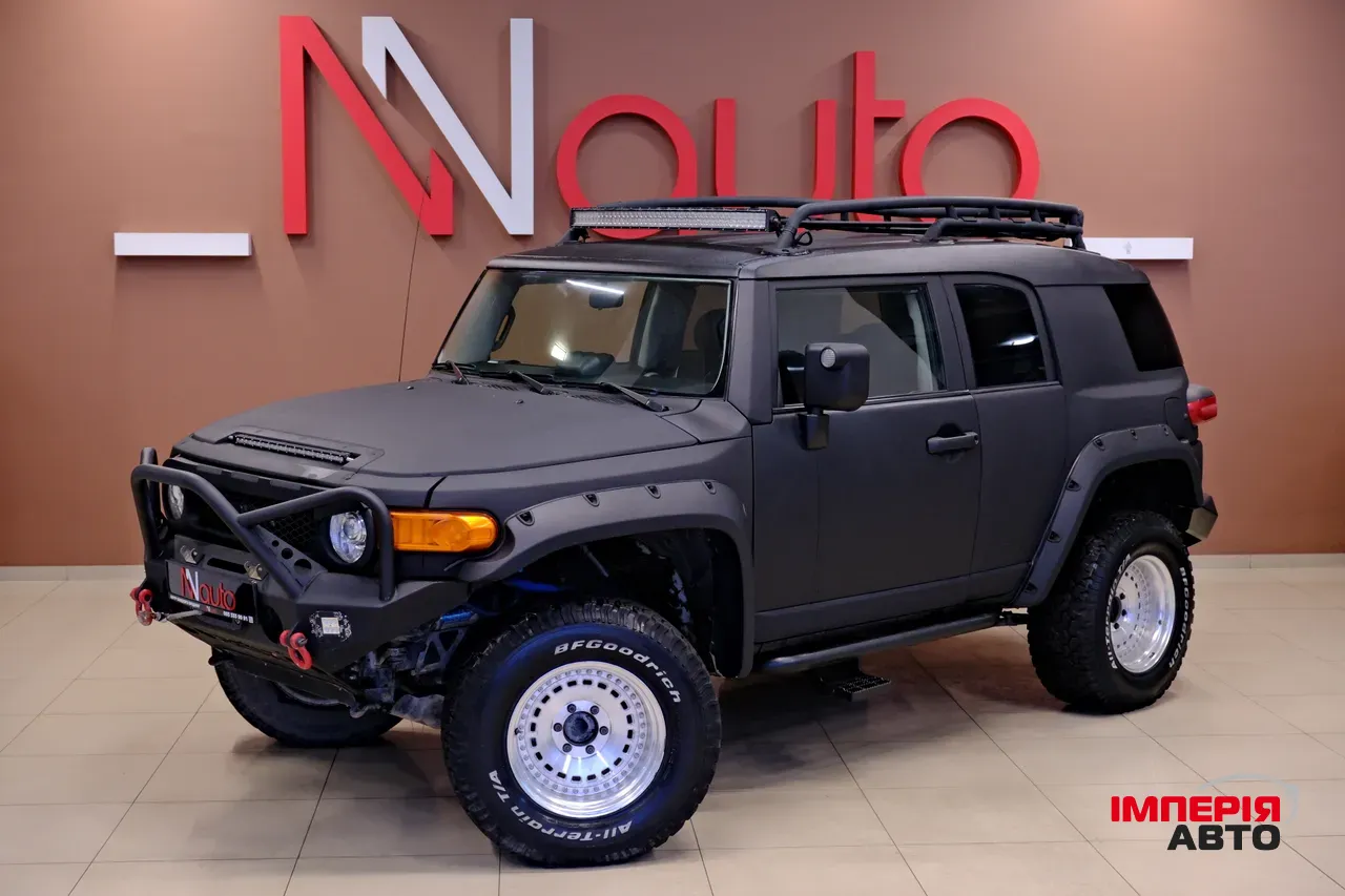 Toyota FJ Cruiser - фото 1