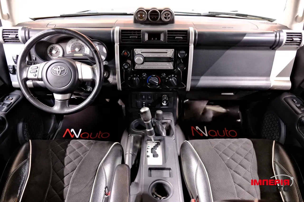 Toyota FJ Cruiser - фото 7