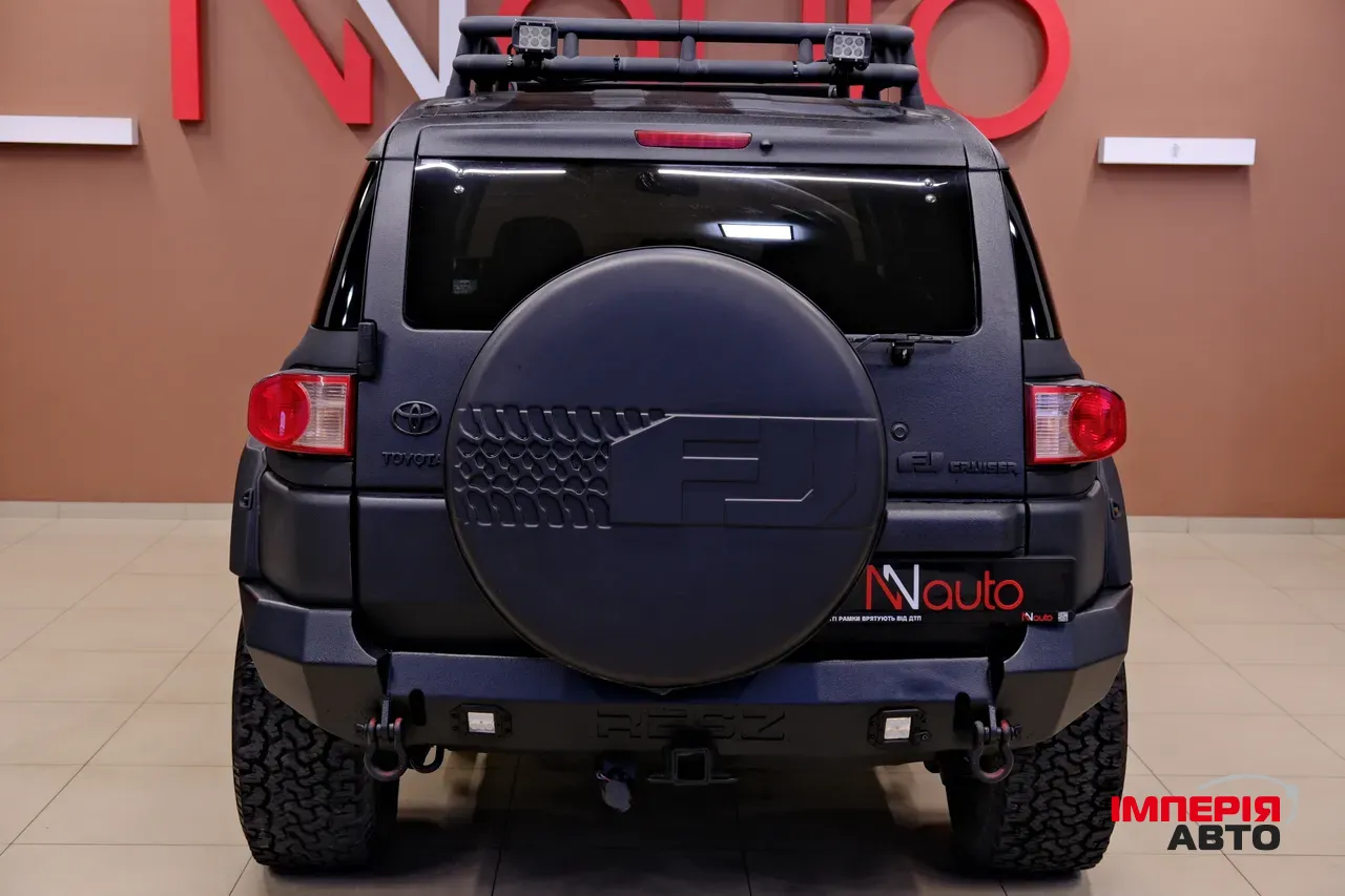 Toyota FJ Cruiser - фото 6