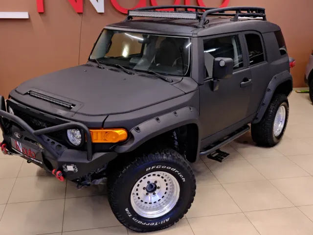 Toyota FJ Cruiser - фото 2