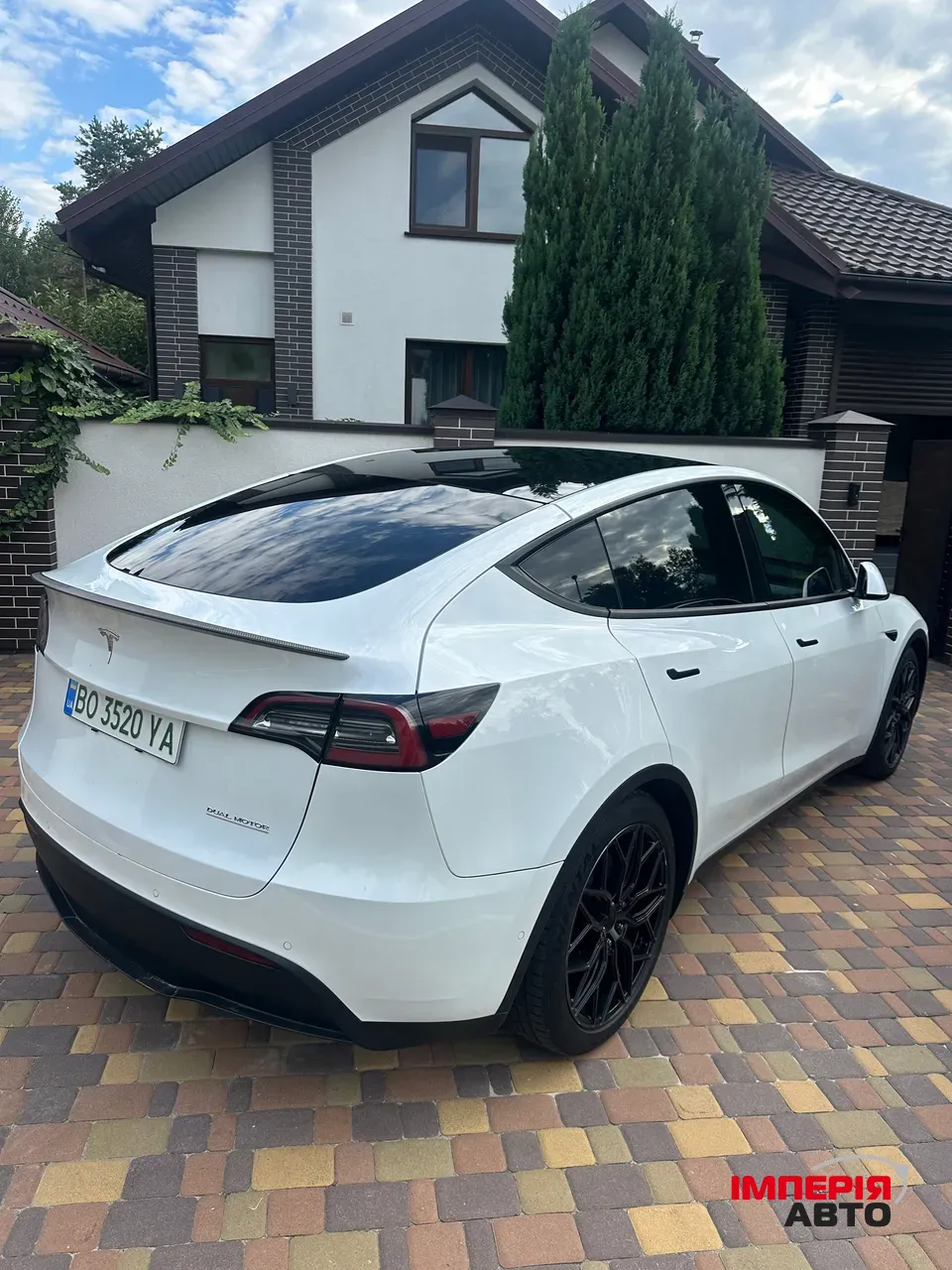 Tesla Model Y - фото 1