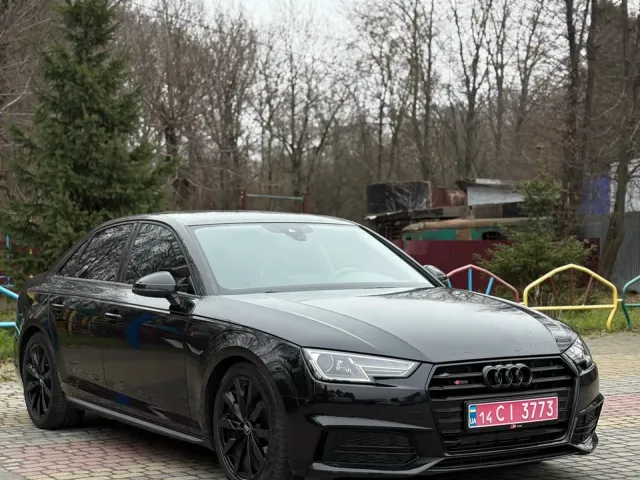 Audi A4 - фото 1