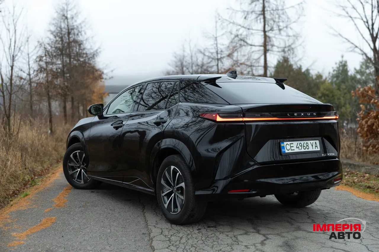 Lexus RZ - фото 3