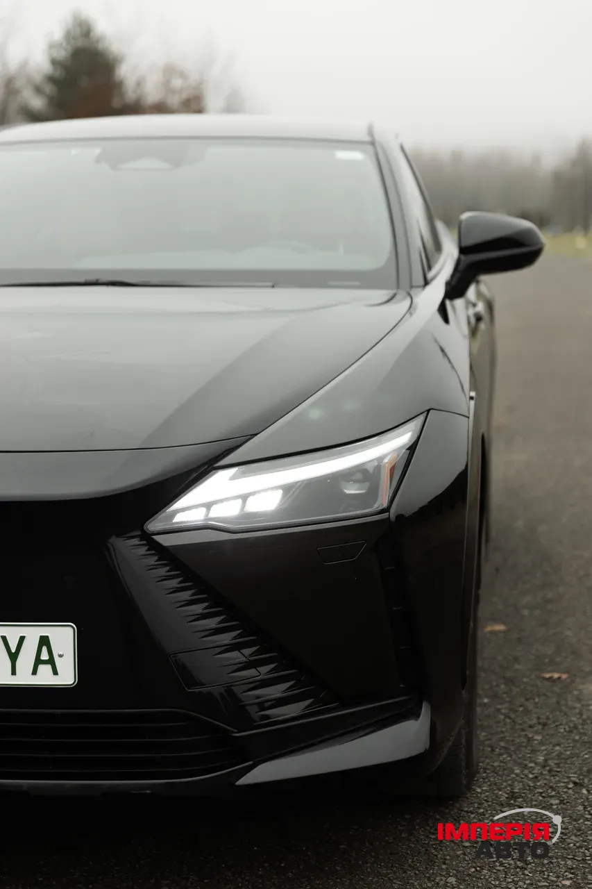 Lexus RZ - фото 5