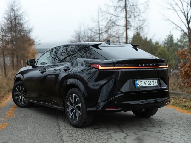 Lexus RZ - фото 3