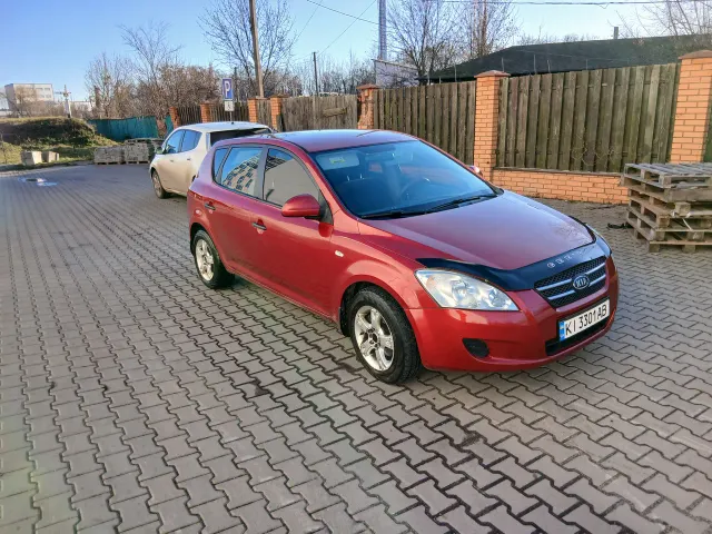 Kia Ceed - фото 1