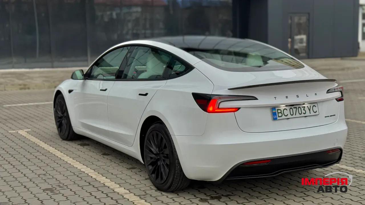 Tesla Model 3 - фото 13
