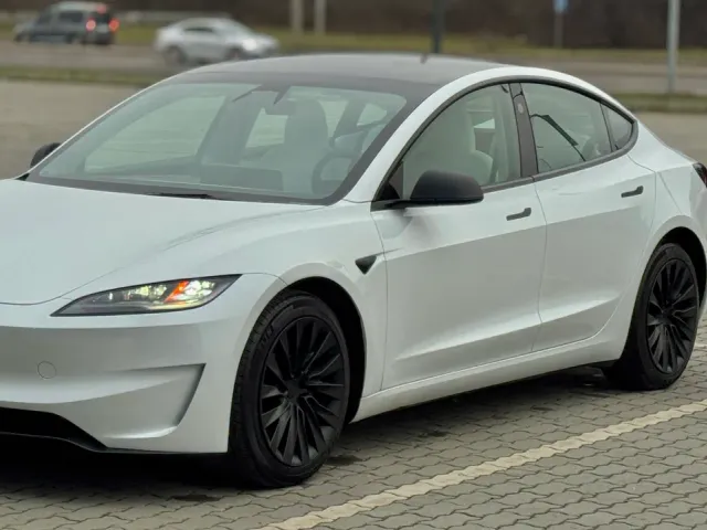 Tesla Model 3 - фото 5