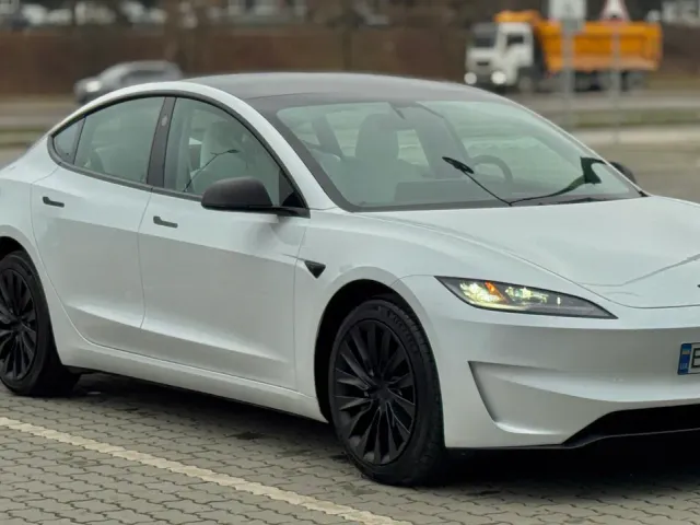 Tesla Model 3 - фото 3