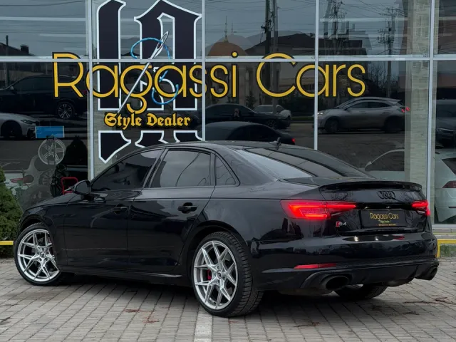 Audi S4 - фото 5
