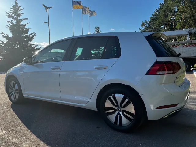 Volkswagen Golf - фото 3